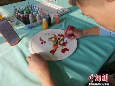 90后小伙用果酱画画:花鸟鱼虫活灵活现(图)